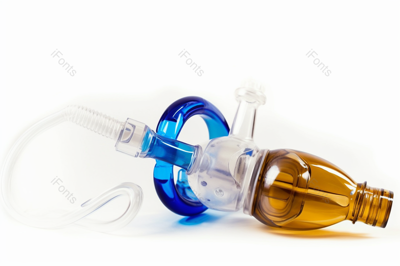 用呼吸面罩吸入的医疗设备白桌上的雾化器,高清,摄影图,摄影图片,图片大全,摄影图免费下载
